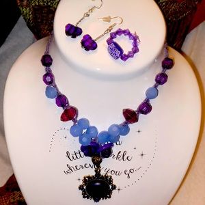 Vintage beaded pendant necklace are with string thread and extension silvertone
